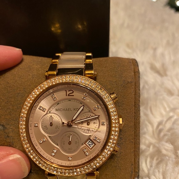 Michael Kors rose gold watch - Picture 5 of 5